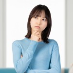 疑問を持つ女性